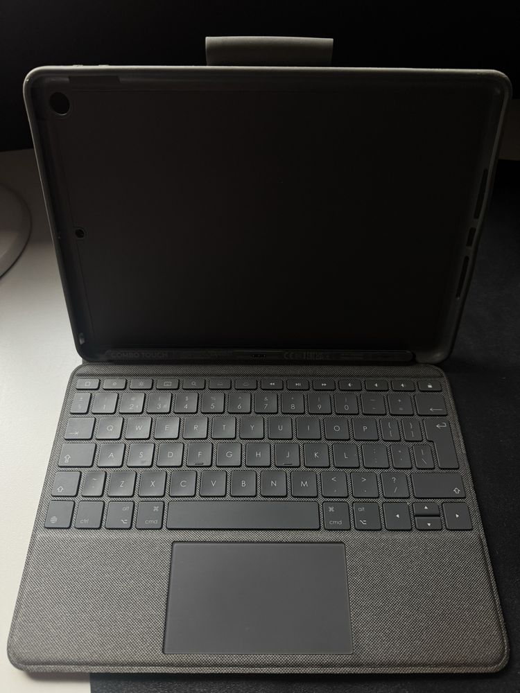 Logitech Combo Touch do iPada 9 gen, klawiatura do ipada