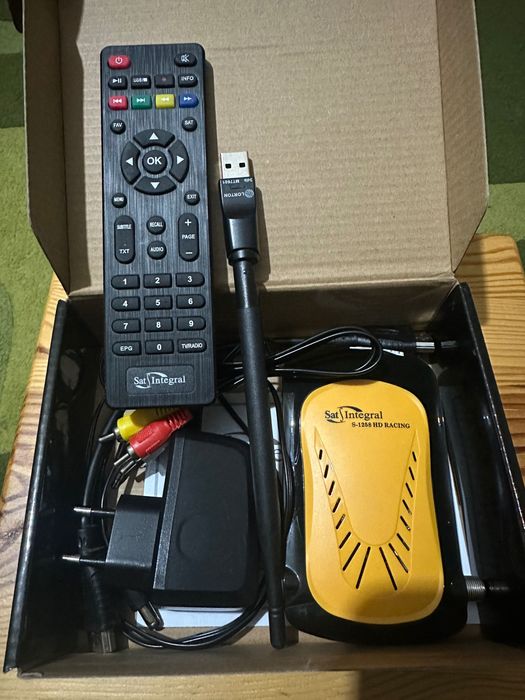 Цифровий супутниковий тюнер
