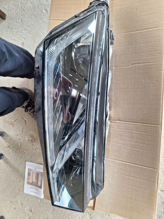 Reflektor przód prawy octavia IV 4 przed lift full led