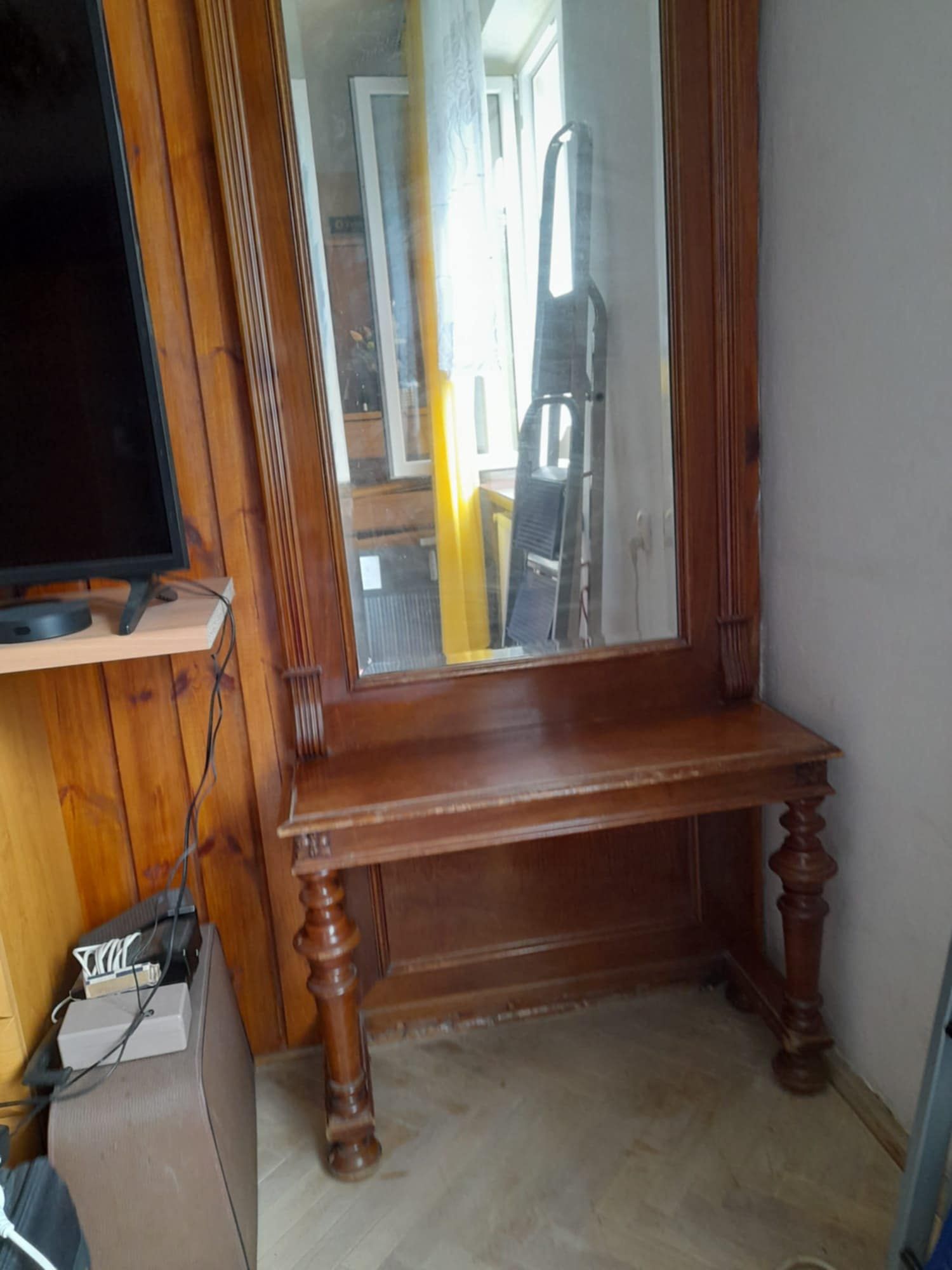 Tremo - mebel z lustrem
