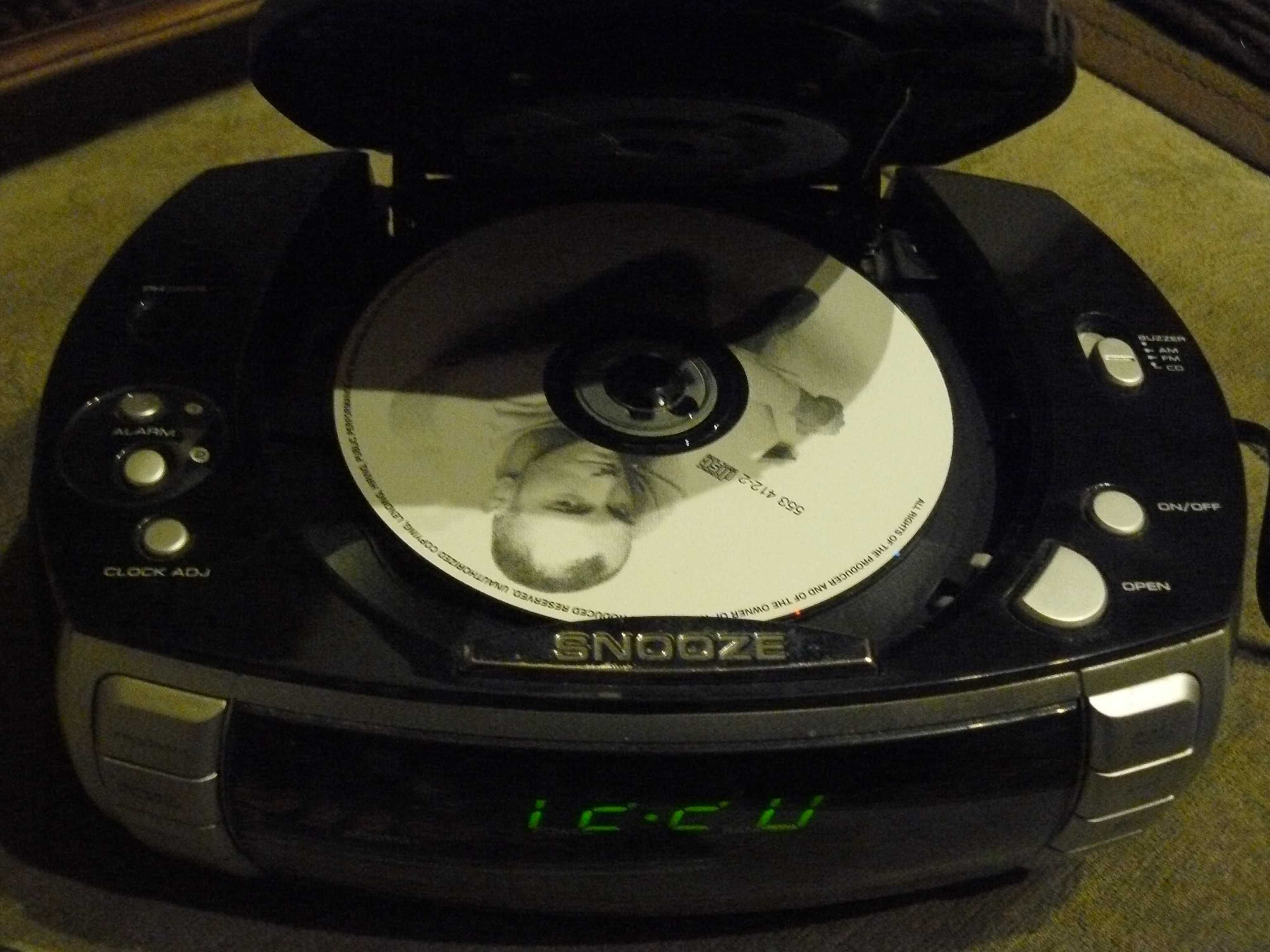 Budzik z radiem i cd Karcher