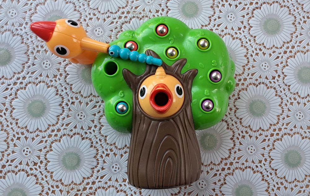 Магнітна гра,  лови черв'ячка і нагодуй пташку