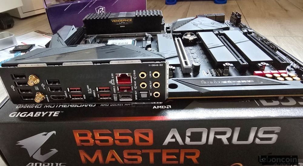 KIT UPGRADE :ryzen 7 5800x3d + b550 aorus master + 64gb ddr4 (faturas)