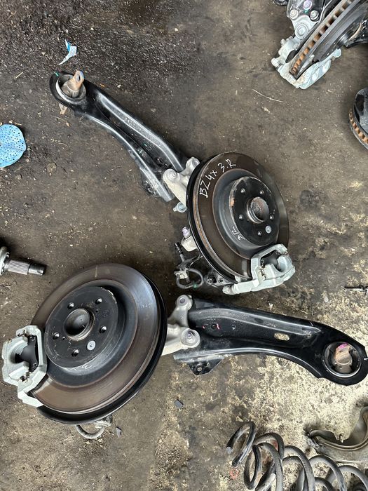 Цапфа ричаг поворотний кулак пружина супорт взборі Toyota BZ4X