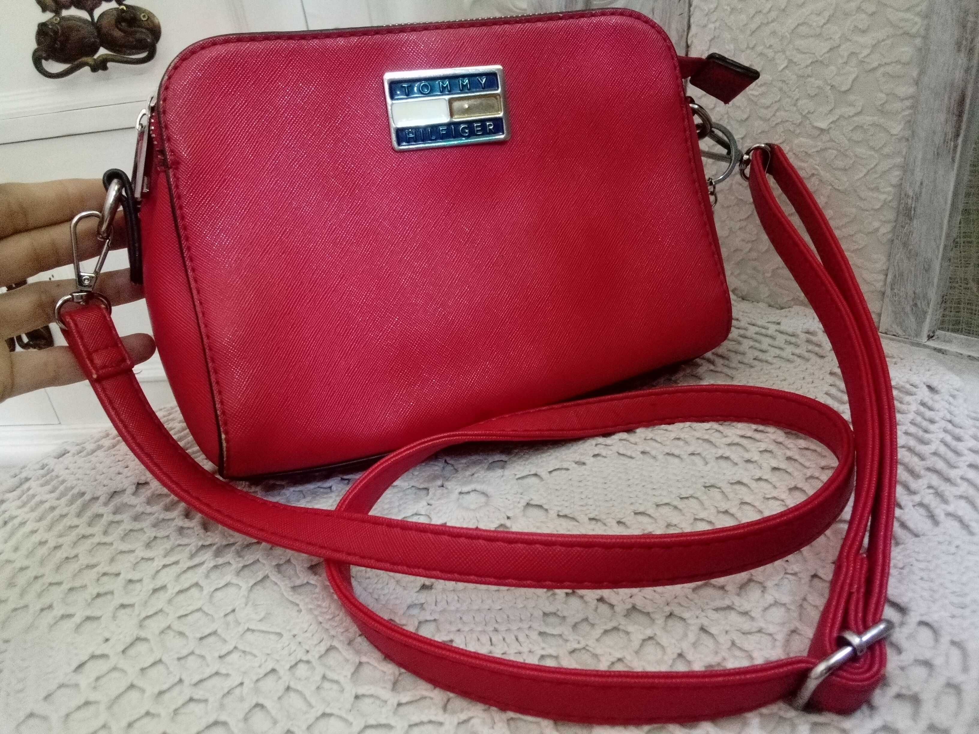 Tommy Hilfiger torebka damska z paskiem na ramię listonoszka mała