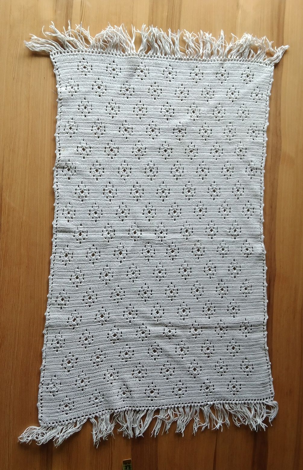 Beżowy bieżnik z frędzlami 48x82