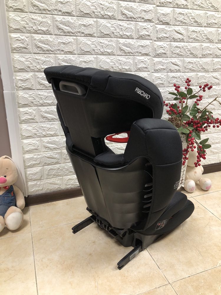Автокрісло Recaro Monza Nova Evo Seatfix Група 2/3 (15-36 кг) бустер