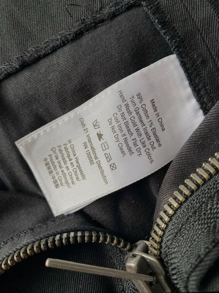 Czarna spódniczka mini z zamkiem DKNY Jeans wysoki stan