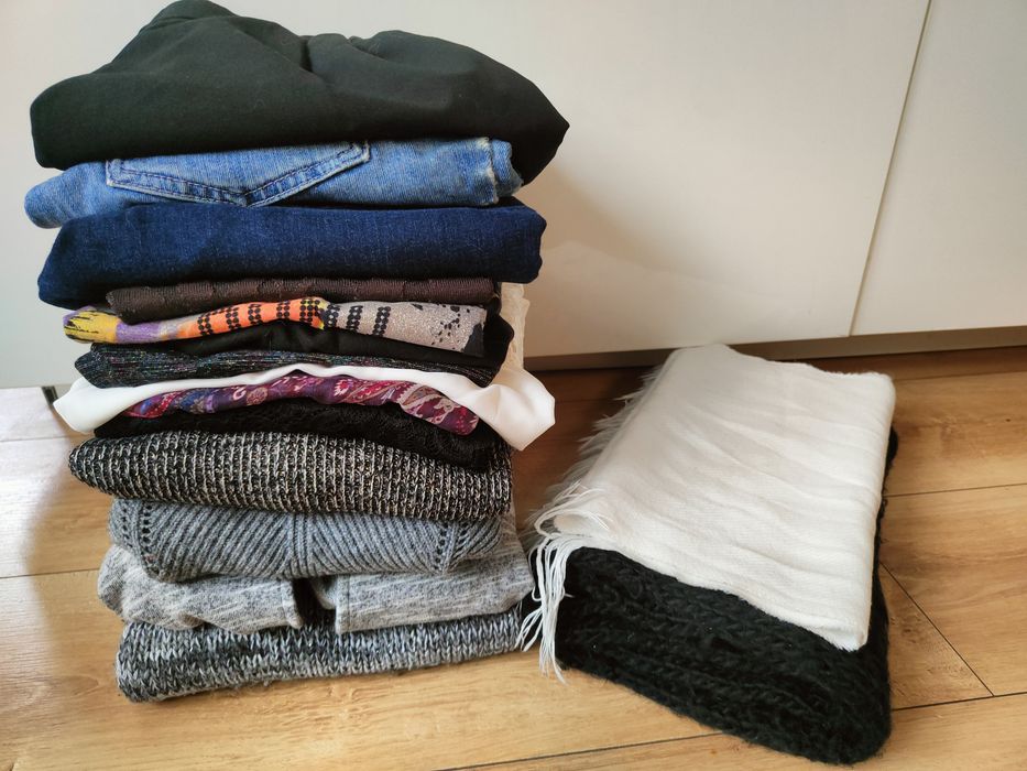 Paczka ubrań damskich S/M, sweter, spodnie, bluzka, + kostium kąpielow