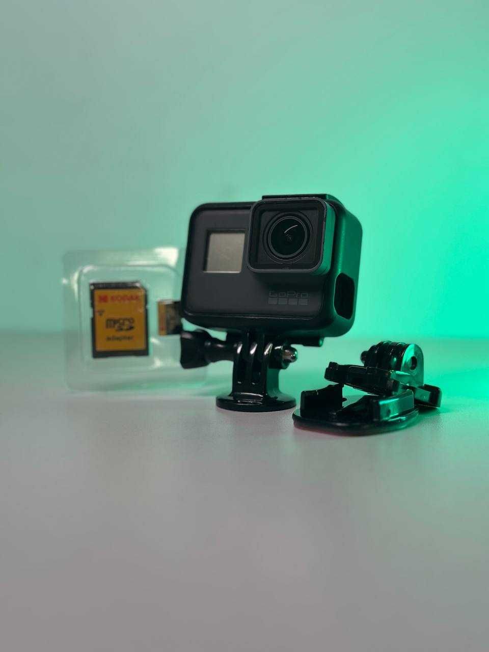 Екшн камера GoPro 5 Black - з флешкою, рамкою та кріпленням на шолом