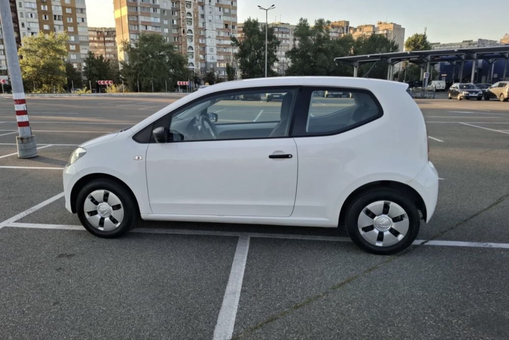 Volkswagen UP! 2013 року бензин