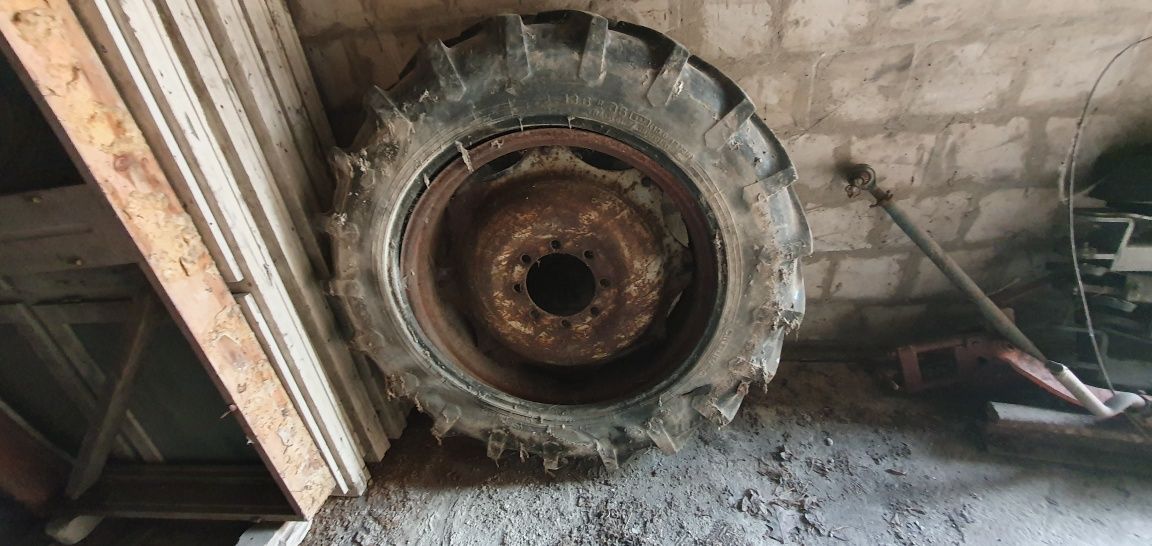Felga i opona 13.6 - 36 Pirelli