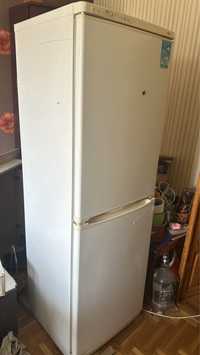 Холодильник з морозилкою Stinol 102ER