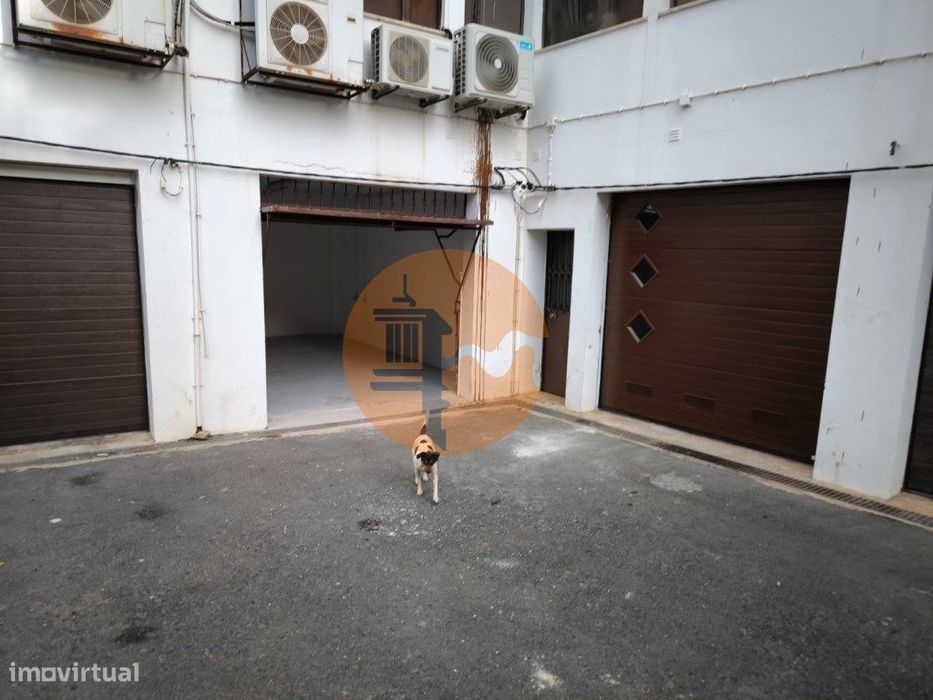 Garagem Fechada - Acesso Pelo Exterior - Com Água E Luz - Altura - ...