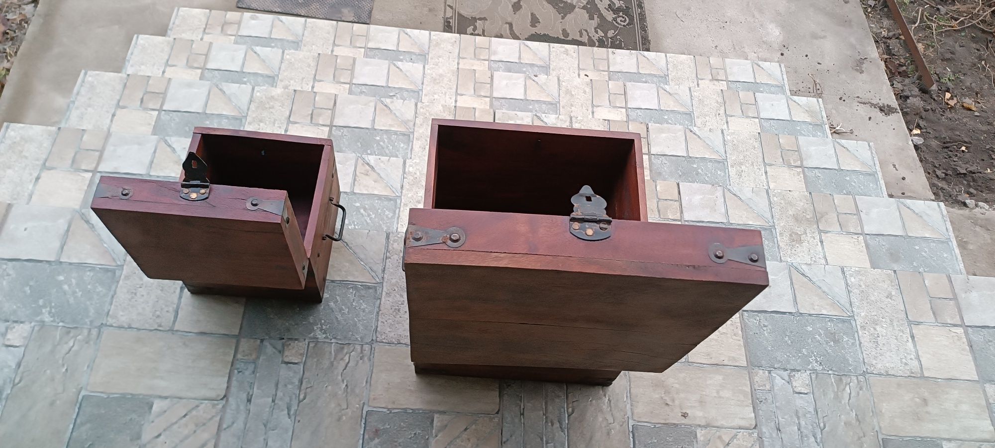 Продам  сундук ,короб, дерево, ковка