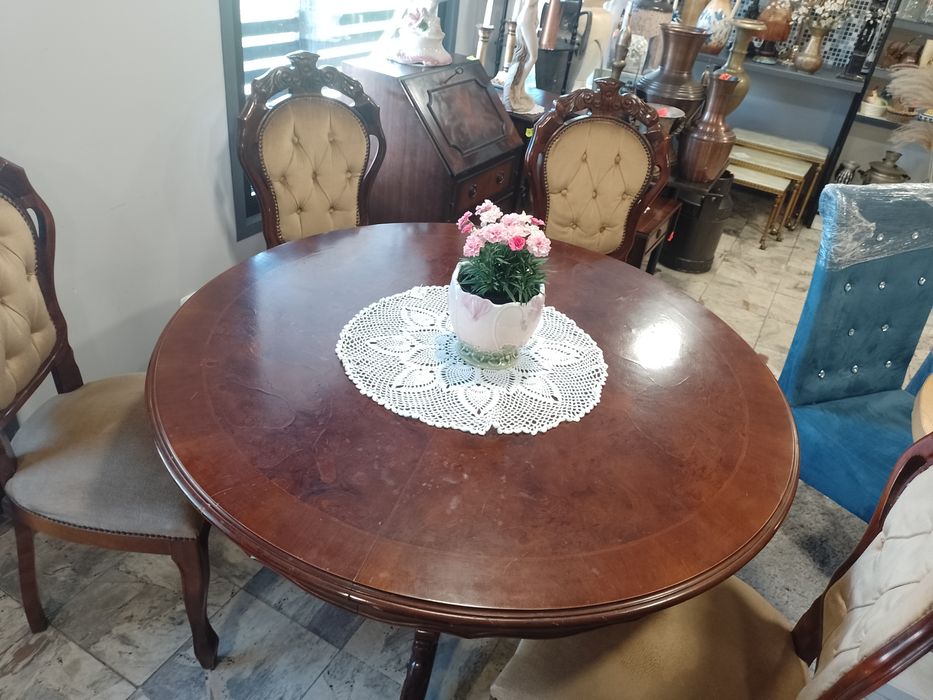 Stół rozkładany+cztery krzesła