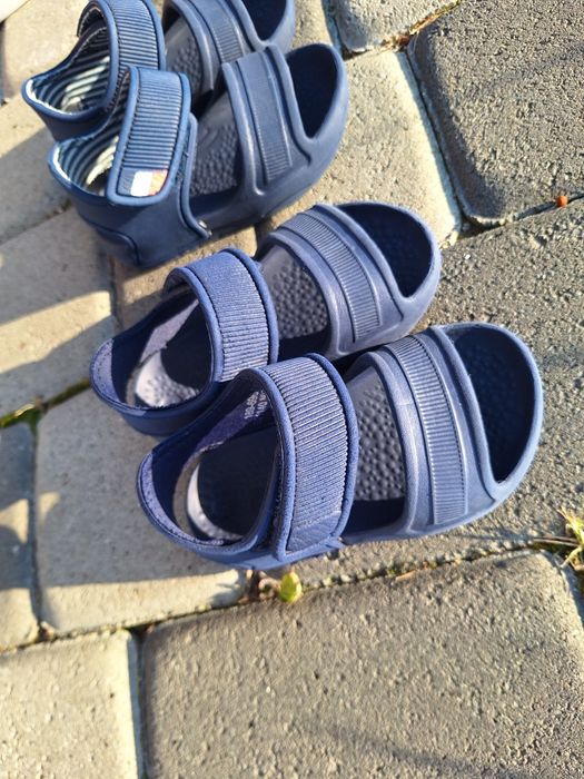 Дві пари резинових босоніжок Next 4 розміру 13,5 см