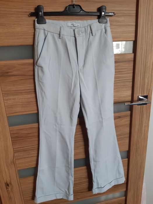 Spodnie Reserved 146 cm stan bardzo dobry eleganckie na kant kolor sza