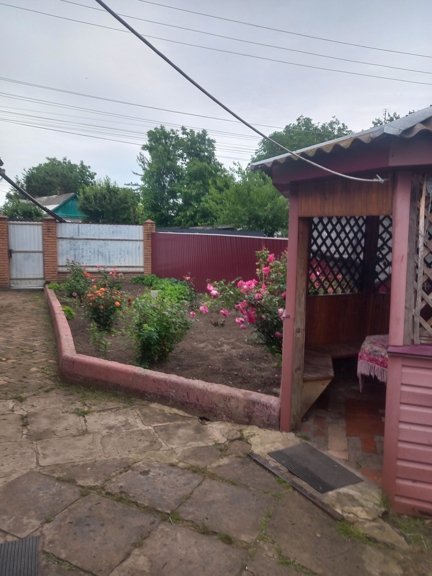 Гарний будинок не далеко від центру