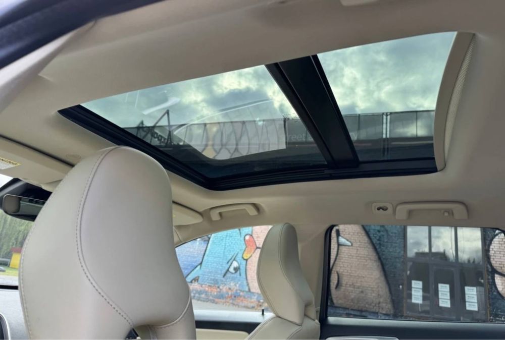 Продам Volvo XC60 2015 року