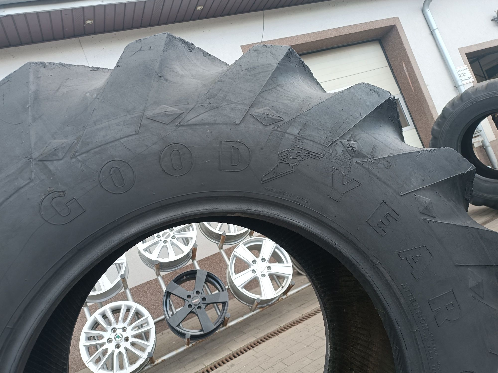 16.5/85-24 Goodyear Sure Grip