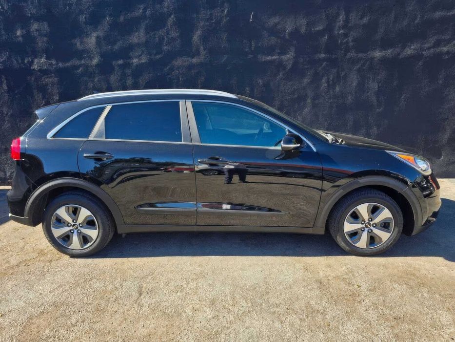 Kia Niro EX      2017