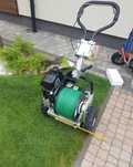 Układanie przewodu robota koszącego . Montaż robotów