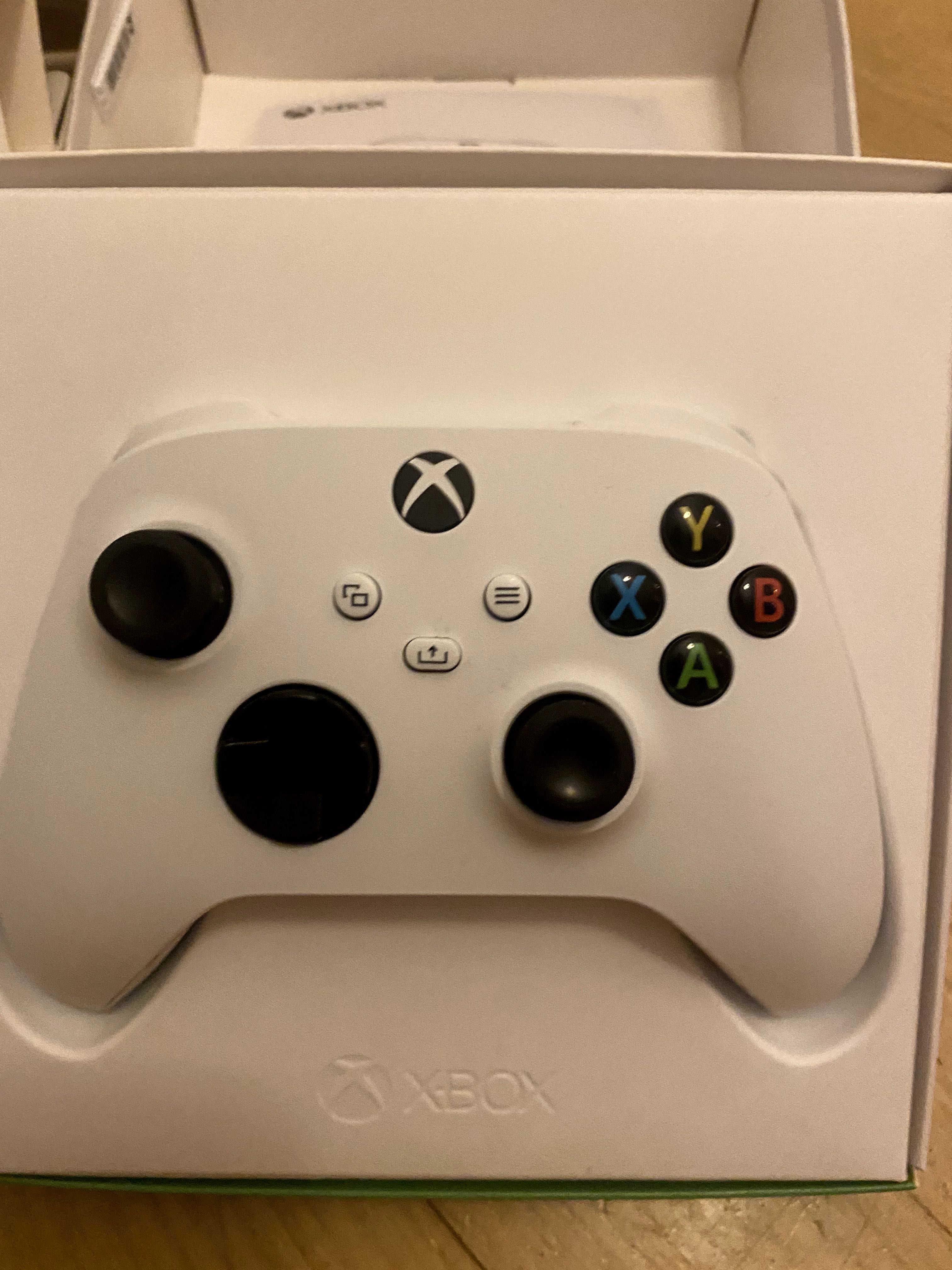 XBOX  Robot white dwa pady