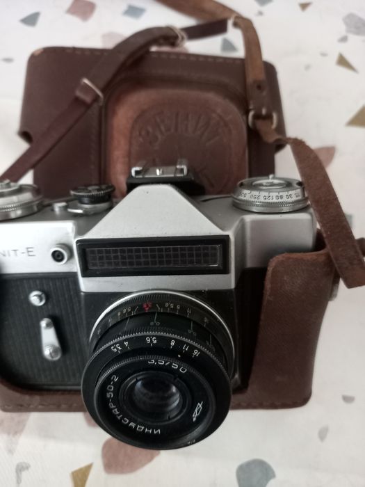 Продам пленочный фотоаппарат Зенит Е