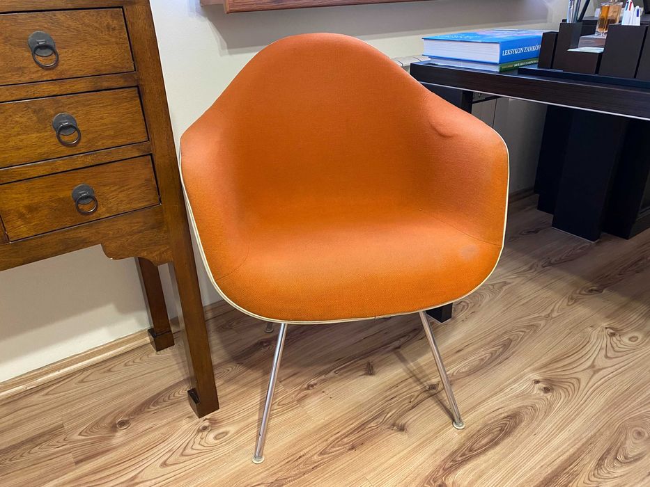 Fotel Vitra Eames Fiberglass Armchair, unikat dla kolekcjonerów