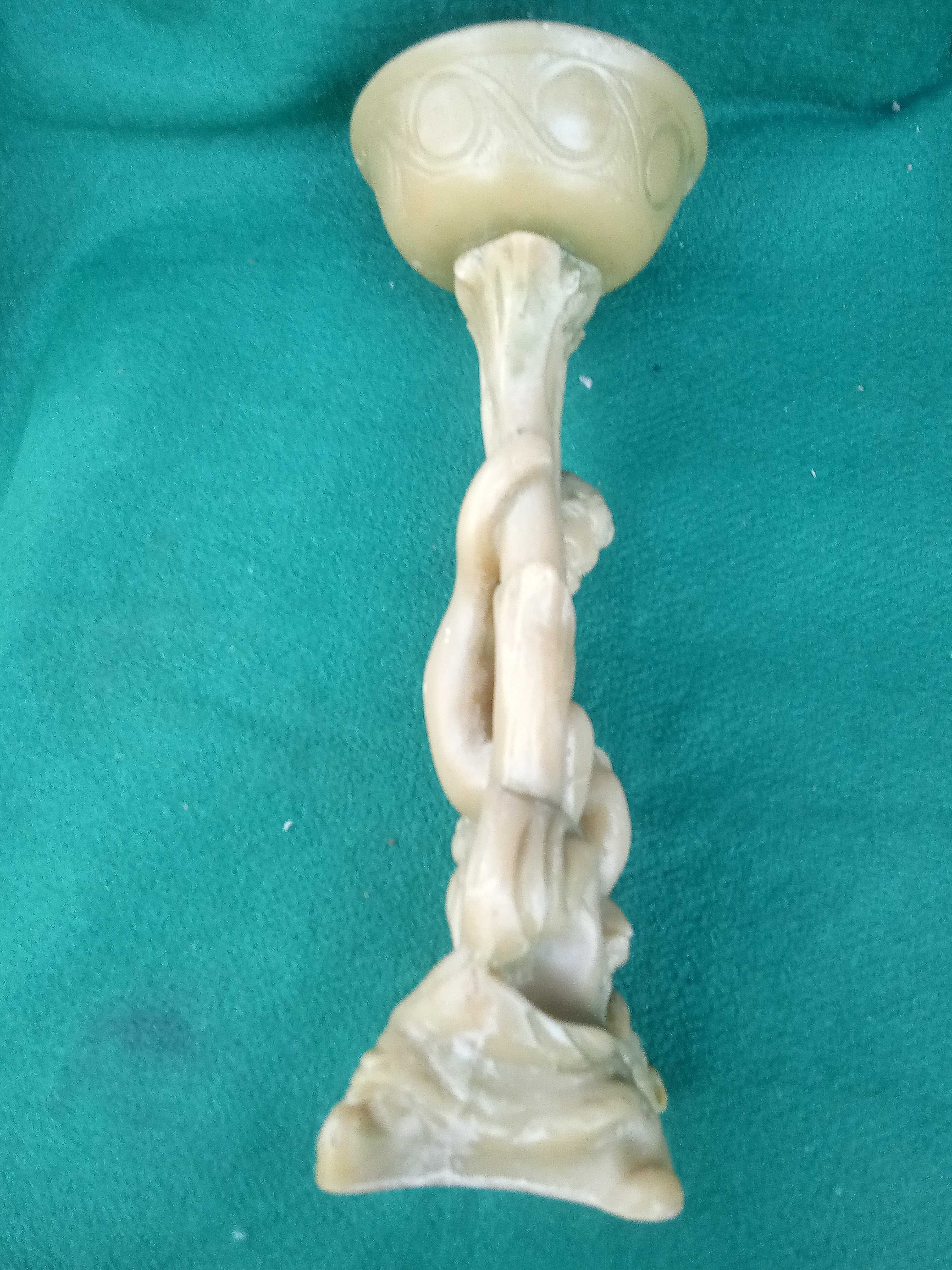 Świecznik amorek z czarką żywica imitacja marmuru 31 cm