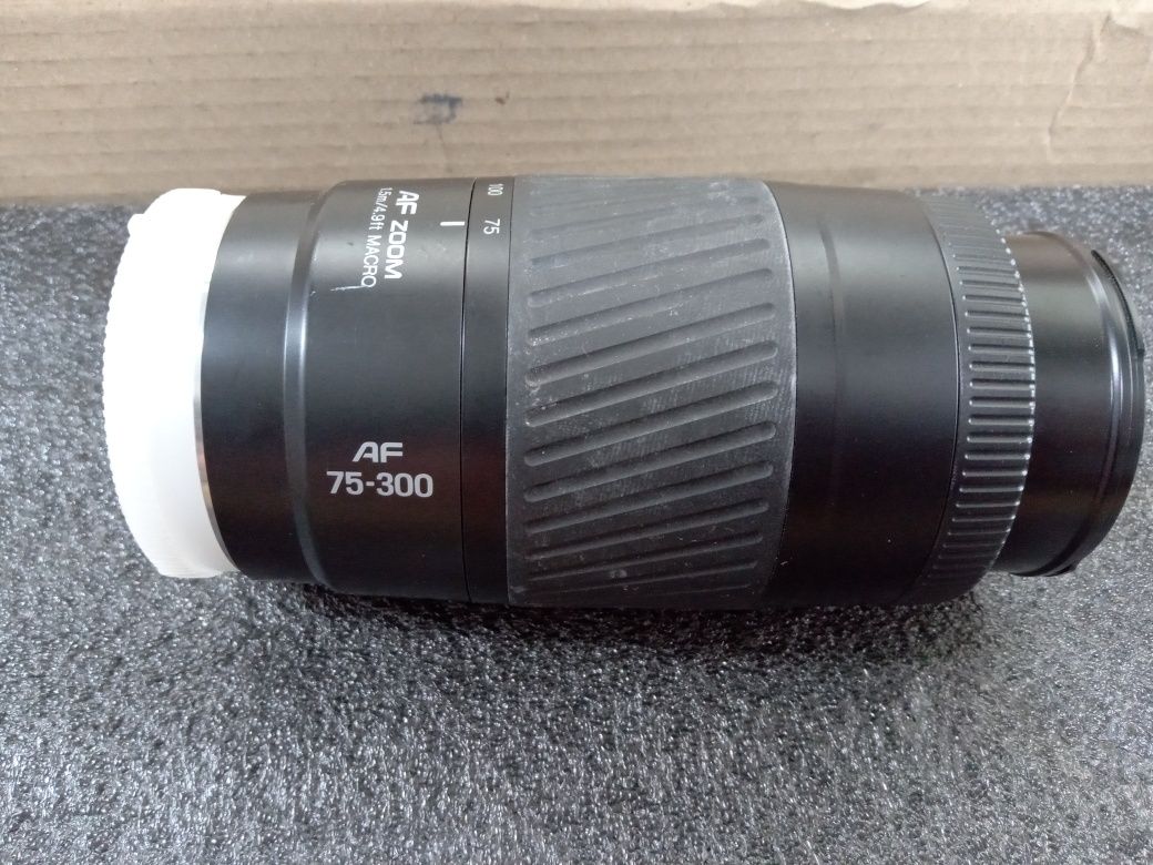 Об'єктив Minolta AF 75-300 Af zoom 1.5m/4.9ft Macro