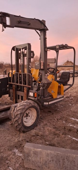 Układarka do kraweznikow samojezdna Transmanut, Probst, Optimas