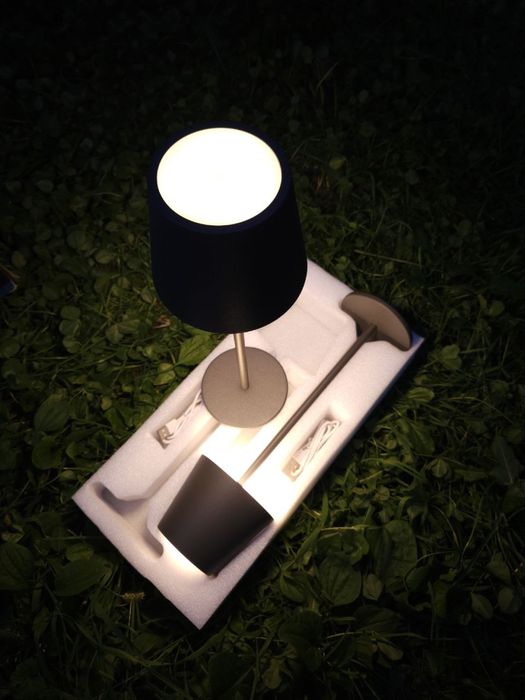 Бездротові настільні лампи