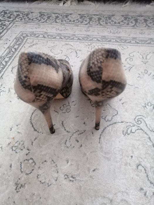 Buty że skóry na szpilce 2 para gratis