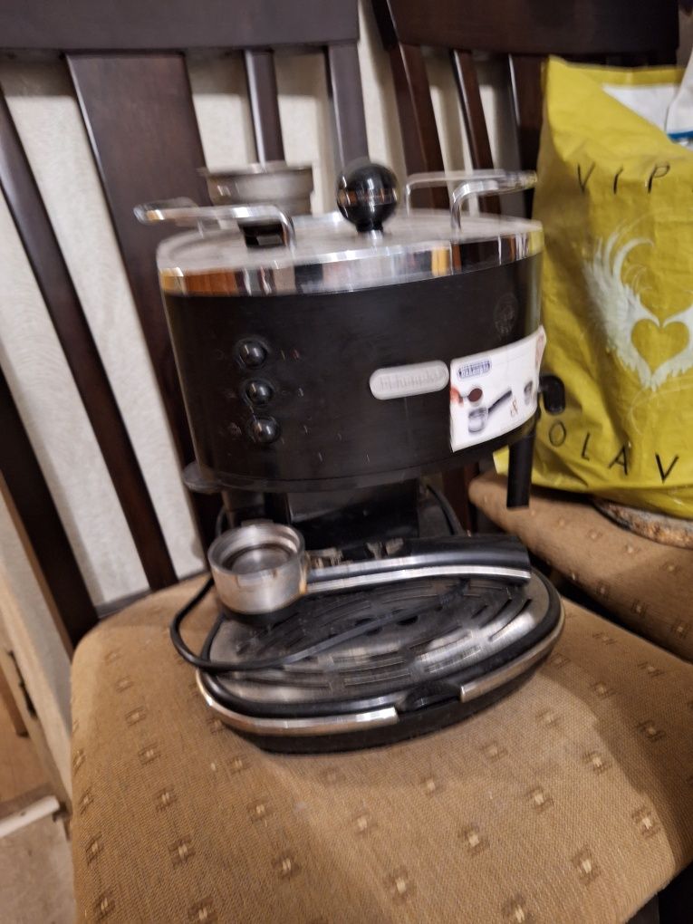 Кофеварка Delonghi