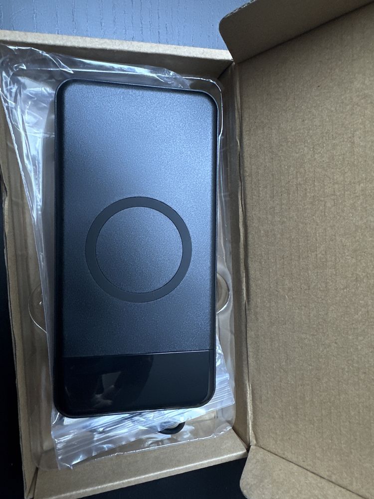 Ładowarka indukcyjna , powerbank 6000mah, 2x usb, output usb-c