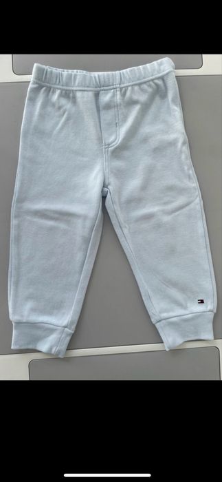 Spodnie chłopięce niemowlęce niebieskie Tommy Hilfiger 86