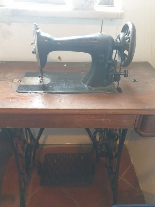 Maquina de costura antiga