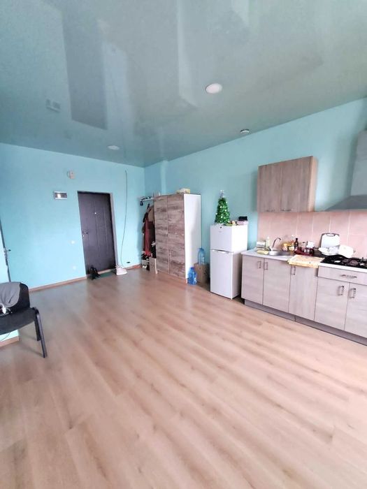 Продам 1-о к/к 37 м2 з меблями та технікою біля площі Ангела.