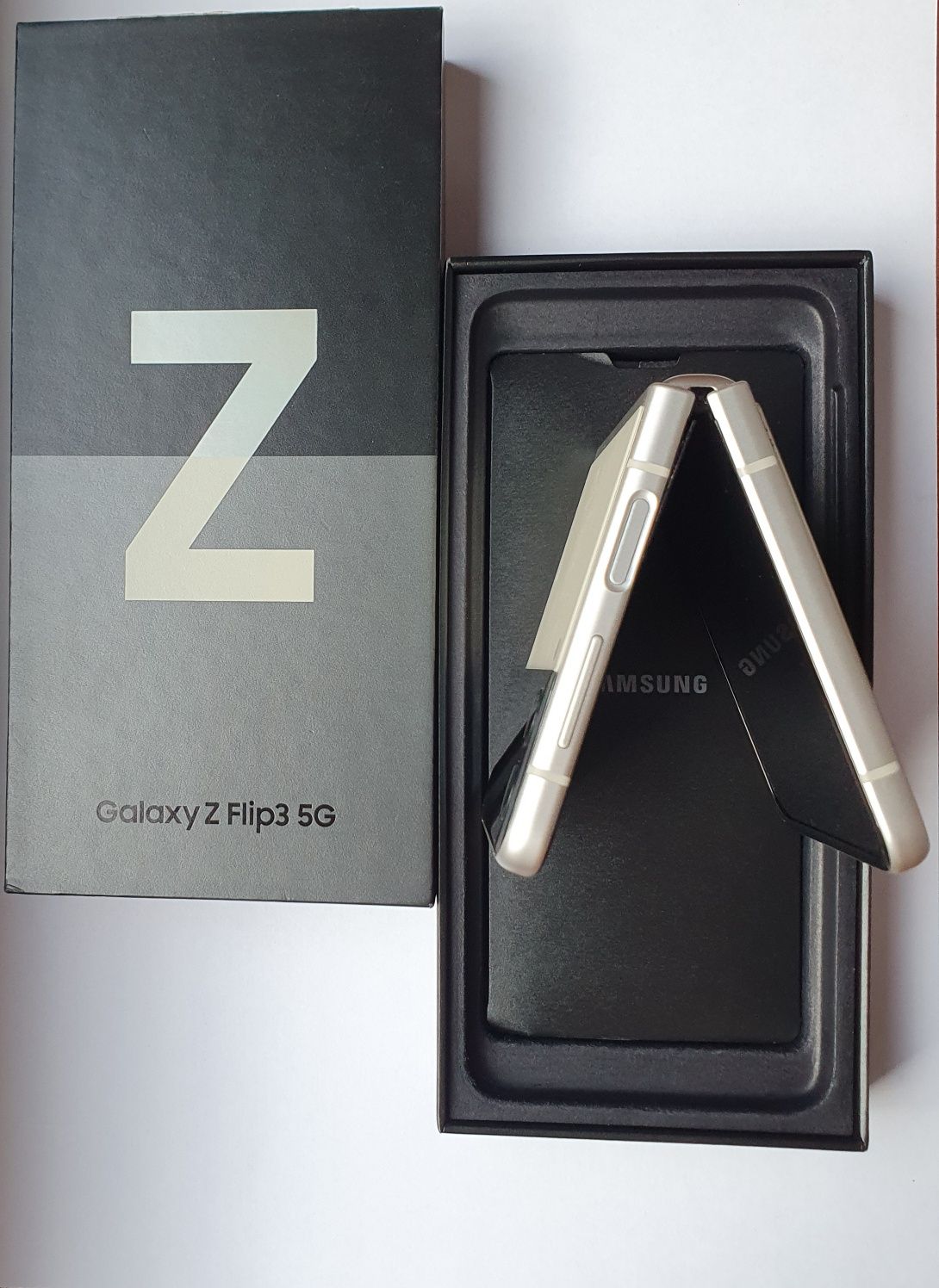 Samsung galaxy Z flip3 5g