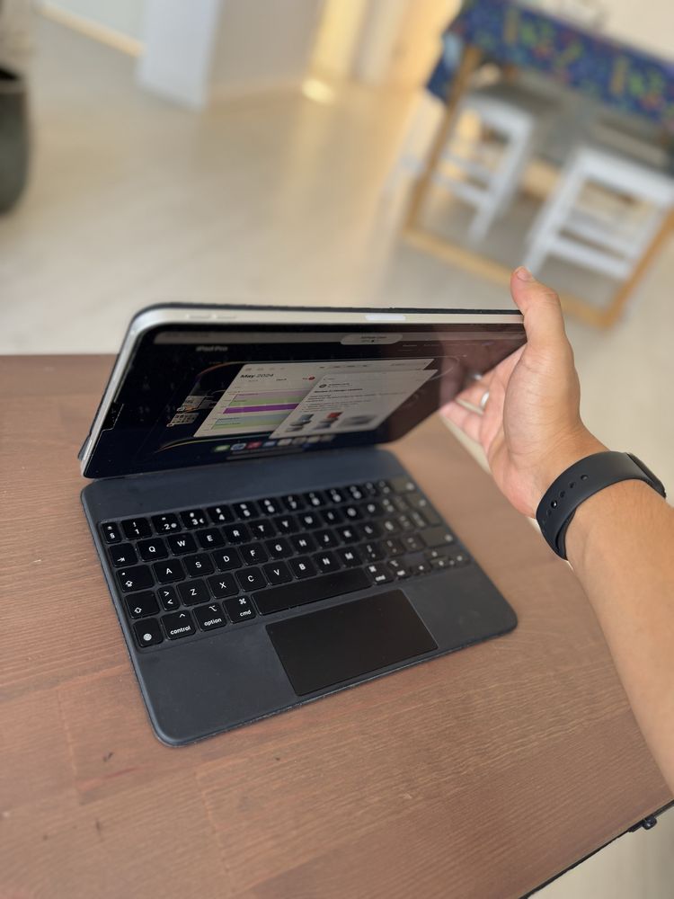 iPad Pro (2018, 256Gb) + Magic Keyboard + Paperlike - Impecável
