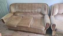 Vendo sofas um de tres lugares e um de um lugar