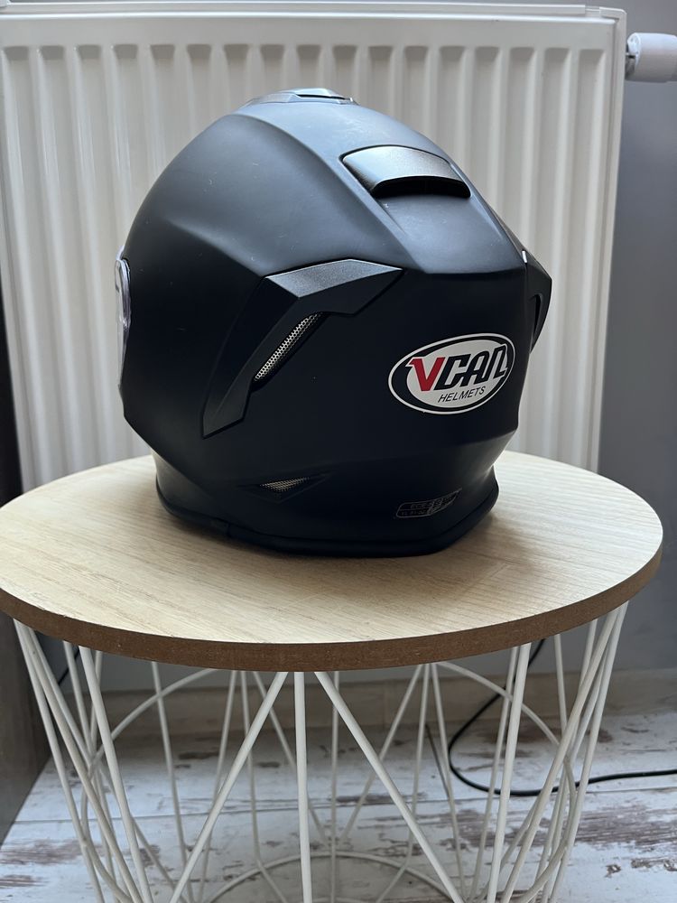 Kask marki Vcan