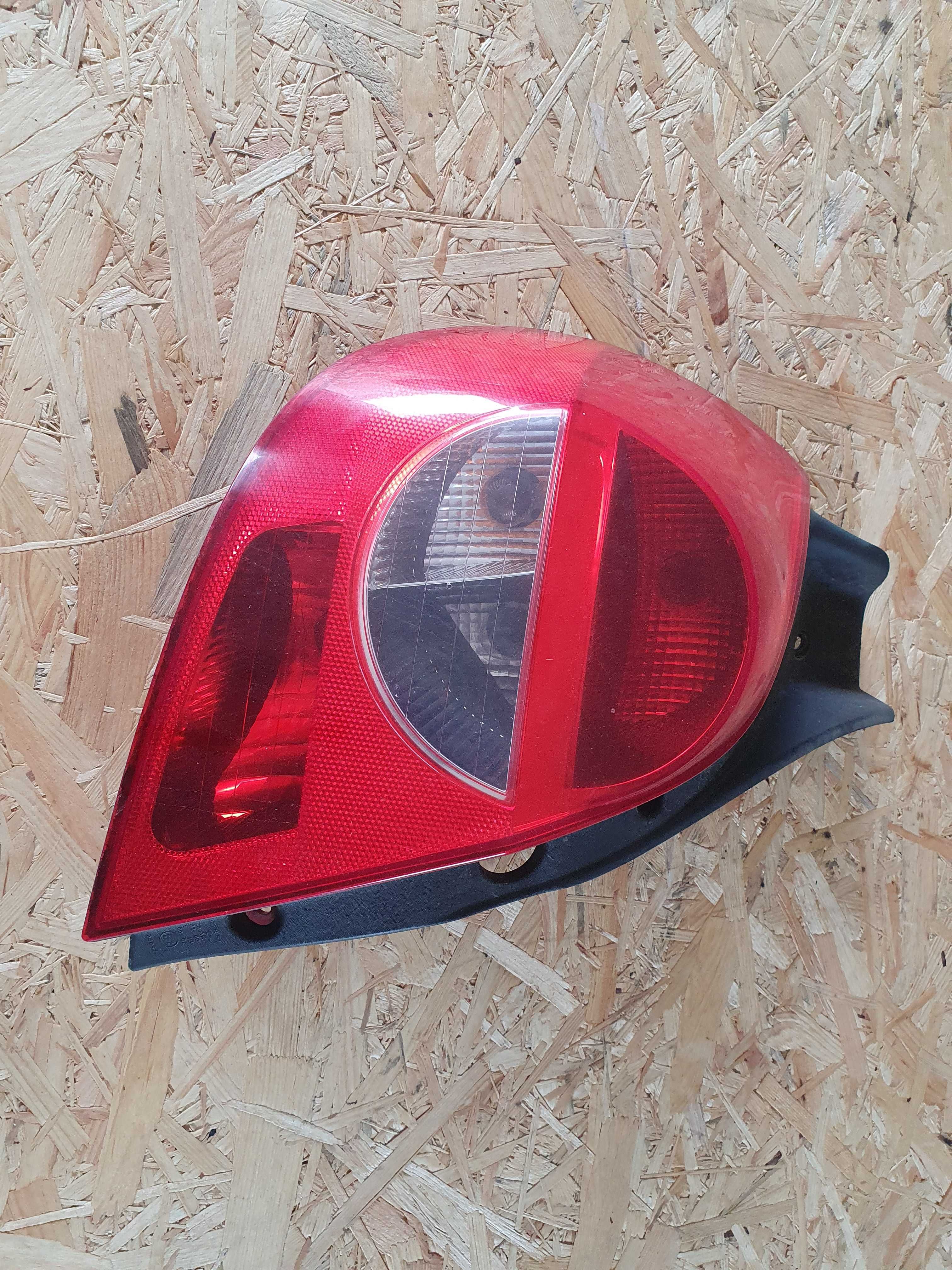 Lampa tył tylna lewa Renault Clio 3 III 3 drzwi 06 rok europejska