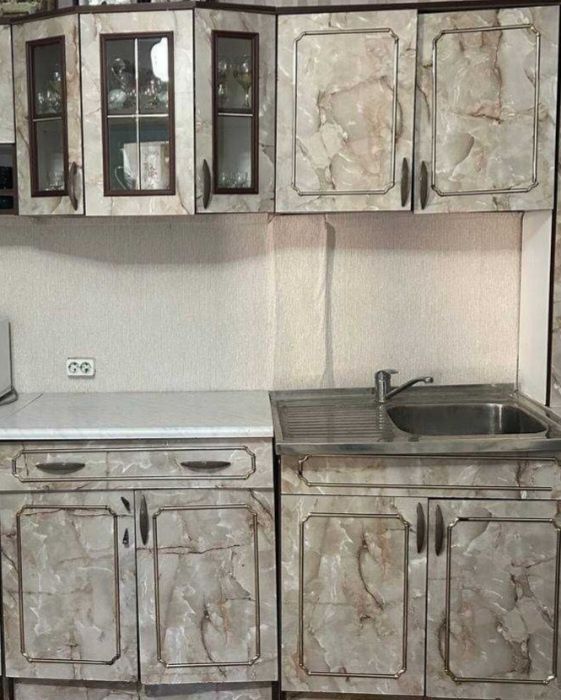 Продам кухню б/у 2 навісних, 2 тумби, мойка