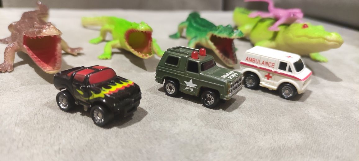 Carrinhos micro e crocodilos