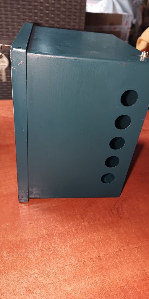 Skrzynka metalowa elektryczna 24x24x17,5cm na kluczyk