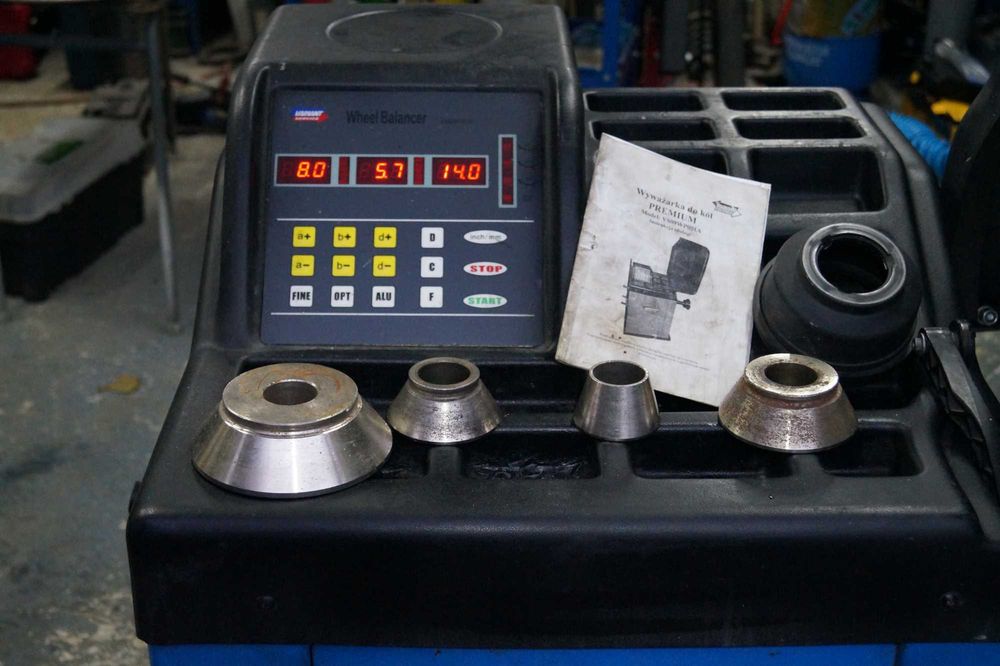 Wyważarka do kół samochodowych Variant  Service