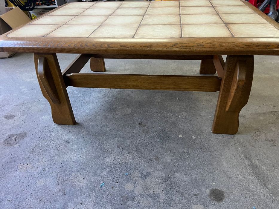 Дубовий журнальний стіл